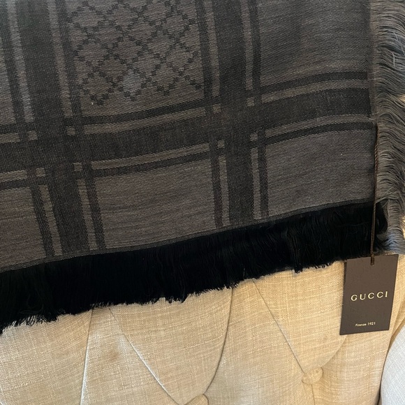 GUCCI SCARF/SHAWL - Picture 3 of 4